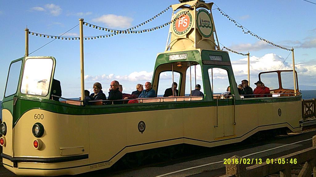 Olivers Strickley Over 35 Years Only Blackpool Esterno foto