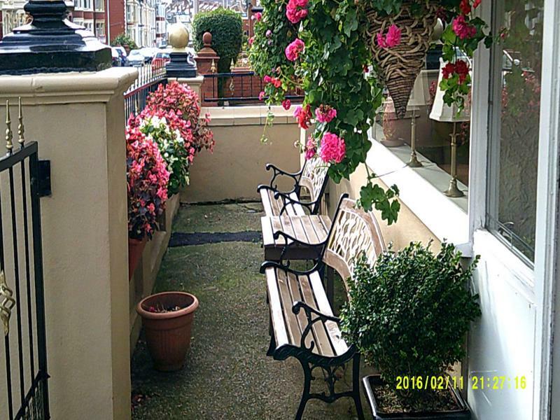 Olivers Strickley Over 35 Years Only Blackpool Esterno foto